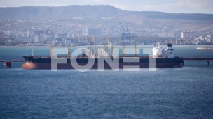 Prvi tanker prošao kroz moreuz